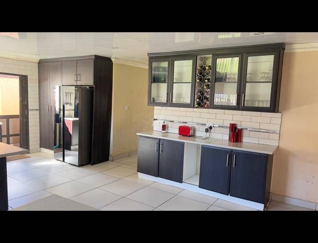 4 BEDROOM HOUSE FOR SALE IN THE ORCHARDS